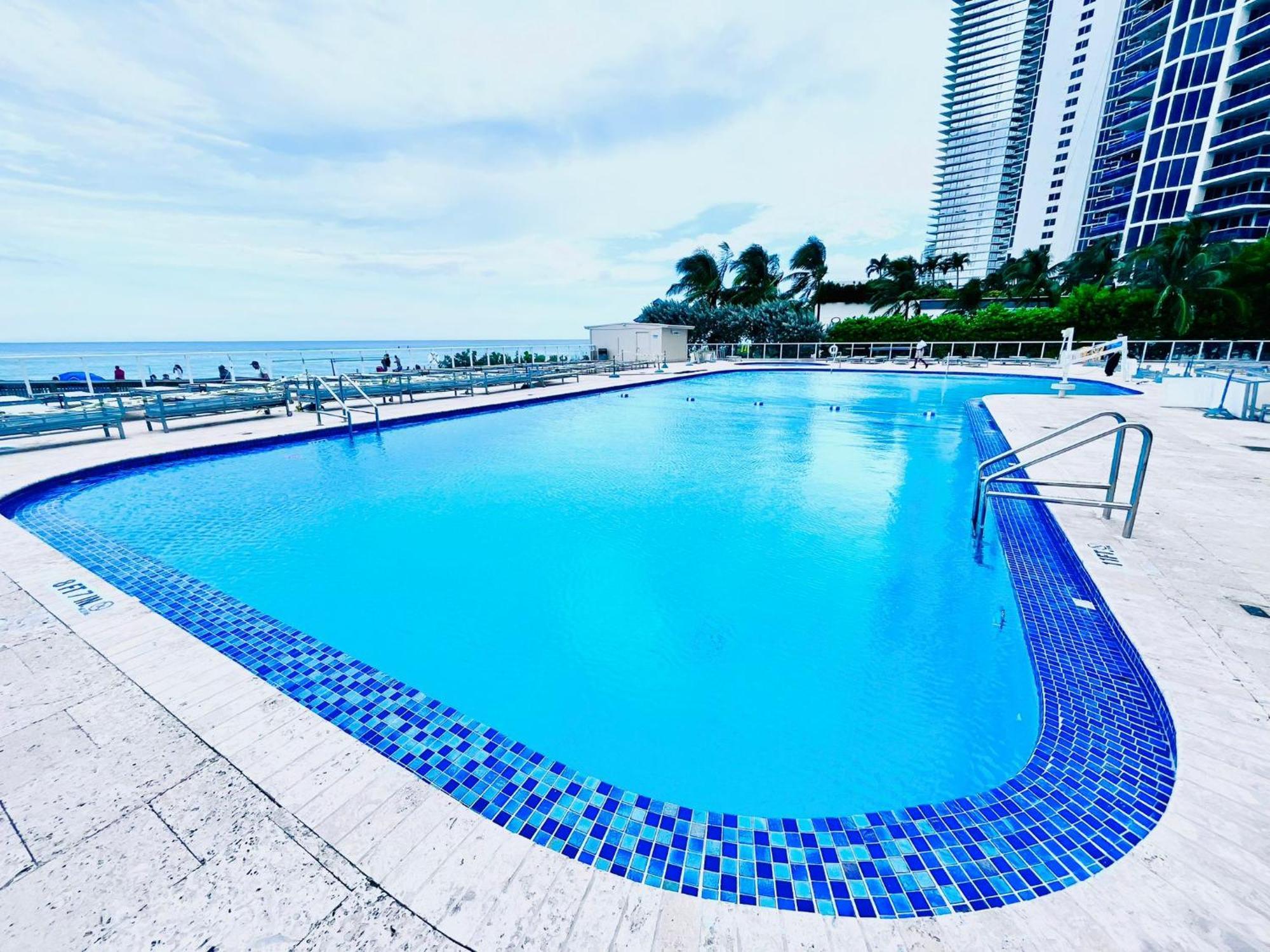 Beachfront Studio Pool, Resort & Ocean View Sunny Isles Beach Ngoại thất bức ảnh